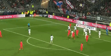 6场比赛狂砍230分！爱德华兹近6场场均命中5记三分（6战轰下230分！爱德华兹近6场场均命中5个三分）