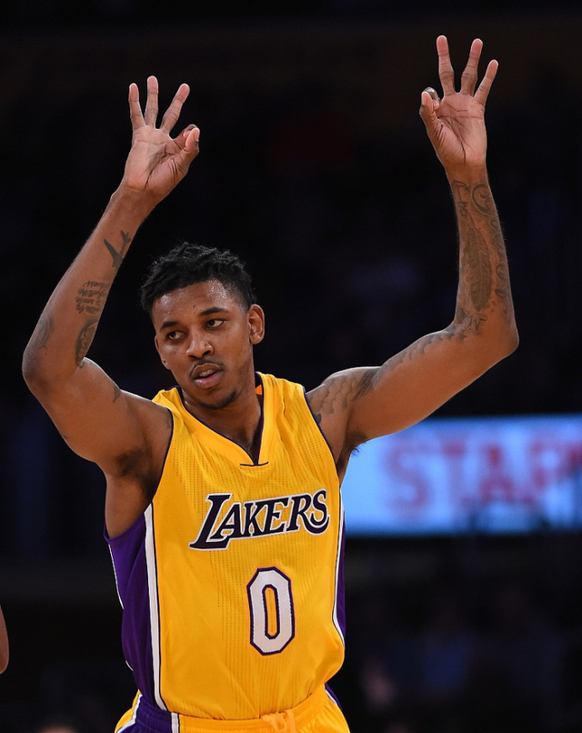 半场：巴萨1-1马竞，巴埃纳、拉菲尼亚破门，莱万点球踢飞（半场战报：巴萨1-1马竞，巴埃纳与拉菲尼亚相继破门，莱万点球失手）