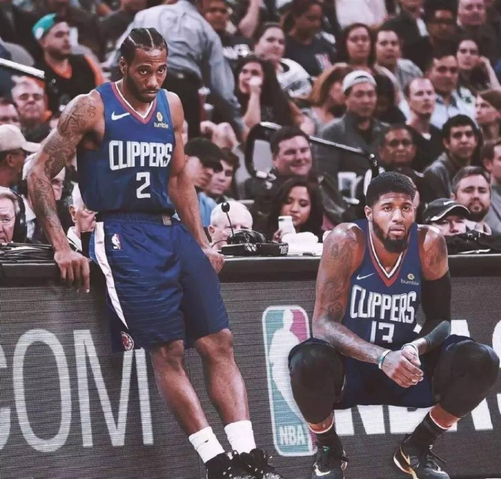 24名落差太扎心，郑钦文明年能重返前十吗？（排名跌至24位太揪心，郑钦文明年还能重回前十吗？）