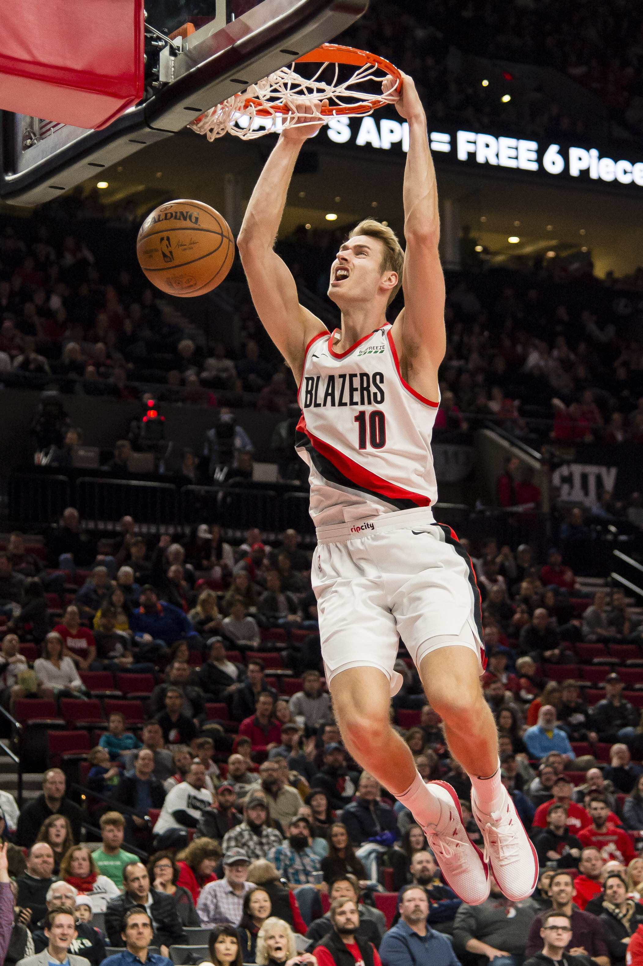 C罗本世纪左脚进球数位列第五，也是前十中唯一的非左脚球员（C罗本世纪左脚进球数第5，前十中唯一的非左脚球员）