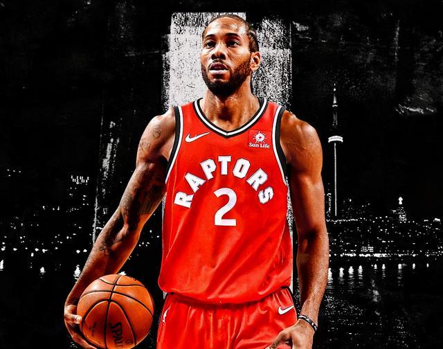 上海申花客场对阵广岛三箭，虽0-2落败，但有望晋级，展现顽强斗志，助力海港复仇。（申花客场0-2负广岛三箭 仍存晋级曙光，顽强斗志助力海港复仇）