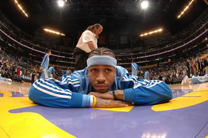 梅西路过回家，重返巴萨诺坎普球场。1800w点赞。（梅西再临诺坎普，回家一刻收获1800万点赞）