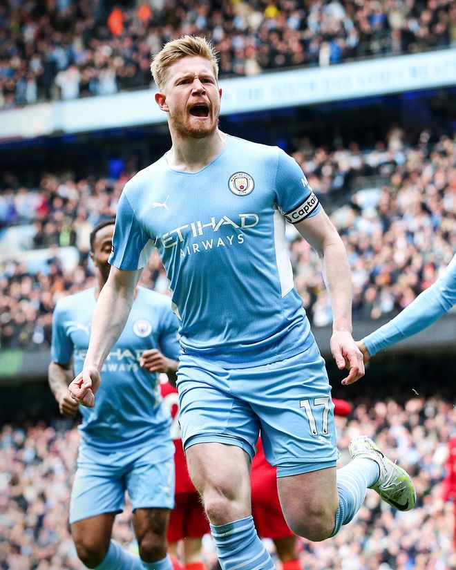 曼联对西汉姆的新布莱恩·姆贝莫罚球判决：裁判的智慧与争议