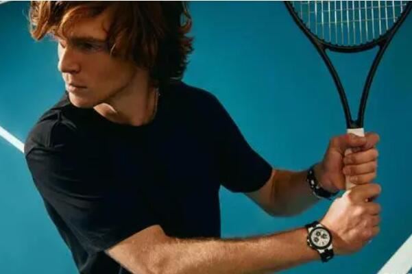 安东尼红牌处罚是否公平？球迷质疑裁判标准.